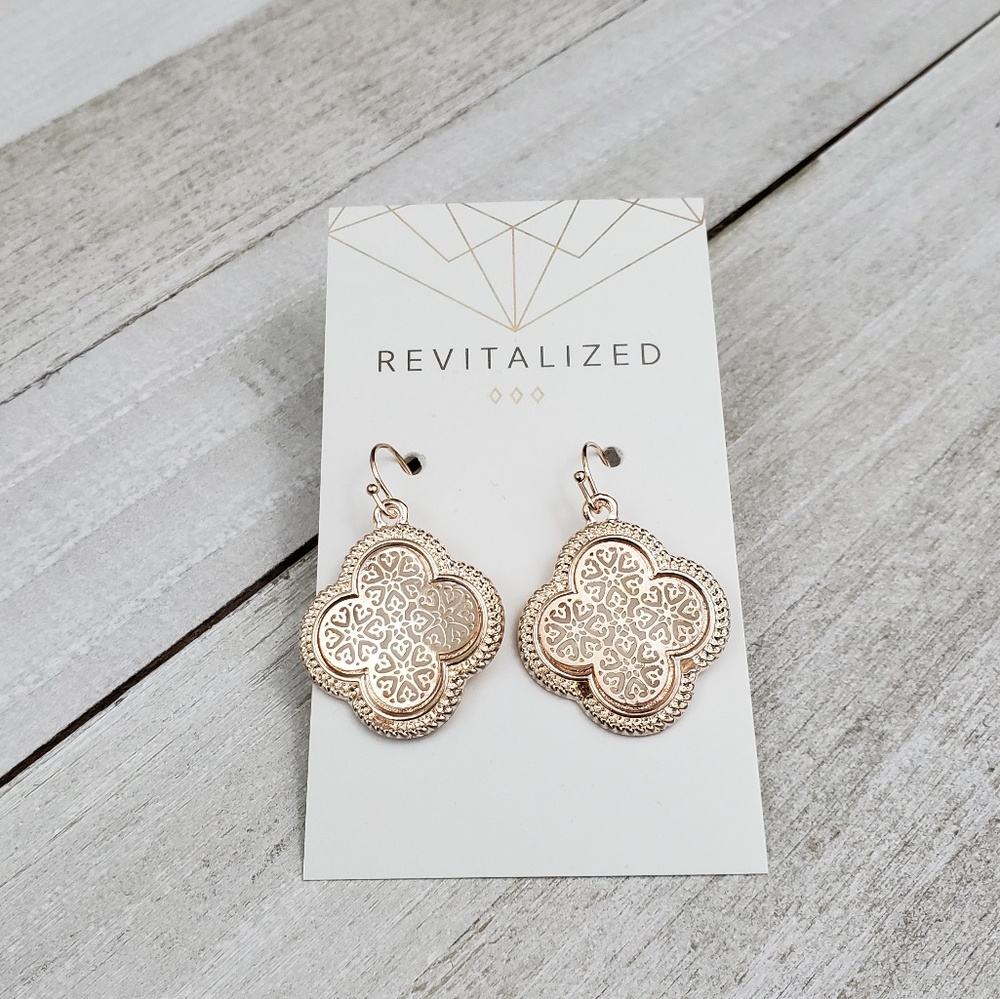 Clover Quatrefoil Earrings - Picture 2 of 2